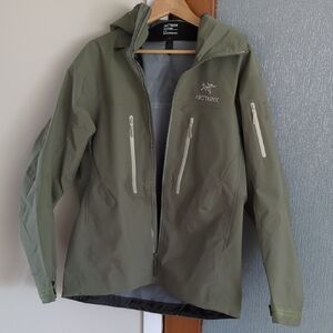 Arc'teryx Men's Olive Performance Jacket